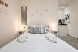 1 chambre, coffres-forts dans les chambres, fer et planche à repasser