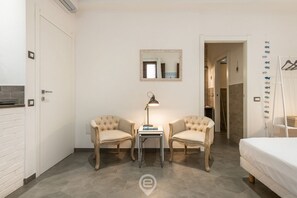 1 chambre, coffres-forts dans les chambres, fer et planche à repasser