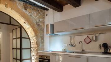 Refrigerador, horno, placa de cocina, cafetera/tetera