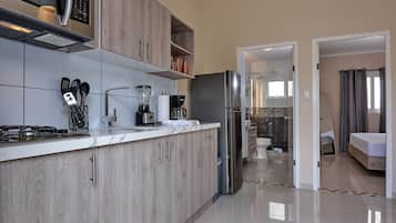 Apartment 4 Octopus | Cuisine privée | Micro-ondes, plaque de cuisson, cafetiÚre/bouilloire
