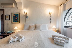 4 Schlafzimmer, Zimmersafe, Bügeleisen/Bügelbrett, WLAN