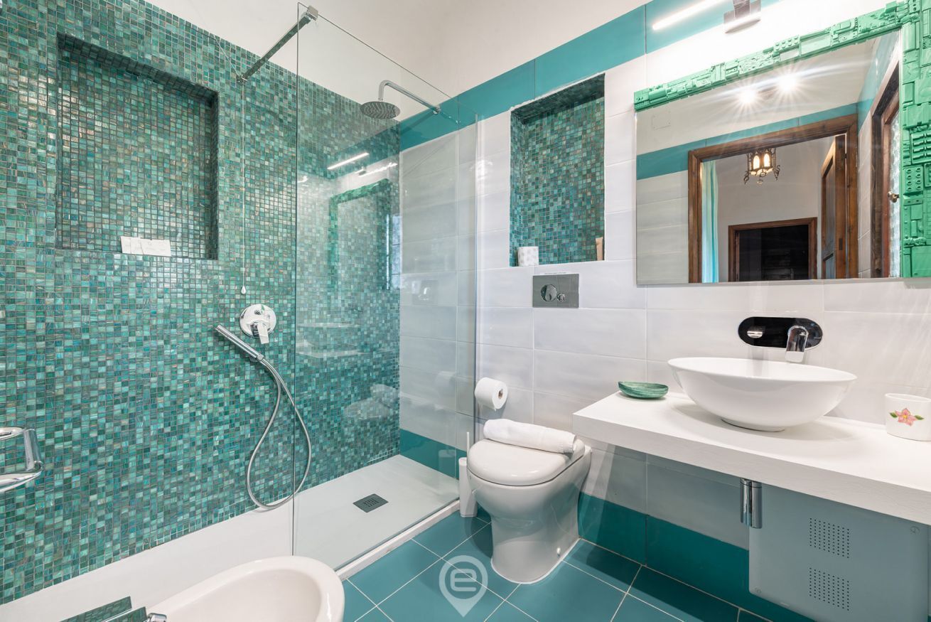 Doccia, asciugacapelli, bidet, asciugamani