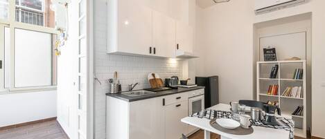 Fridge, oven, stovetop, dishwasher