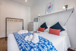 1 dormitorio, tabla de planchar con plancha, cuna de viaje y wifi
