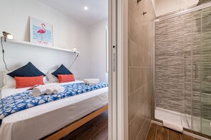 1 dormitorio, tabla de planchar con plancha, cuna de viaje y wifi