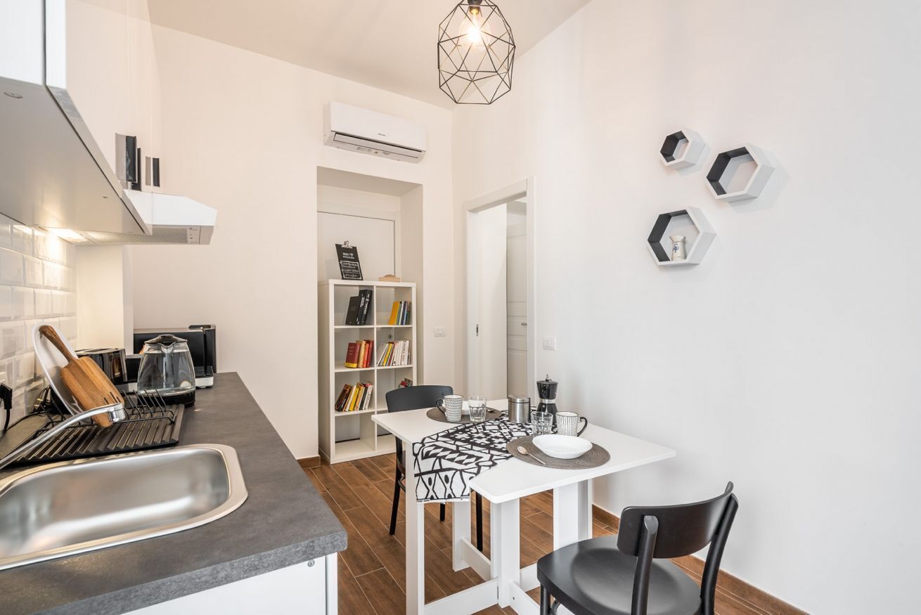 Frigorifero, forno, piano cottura, lavastoviglie