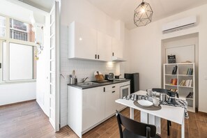 Kühlschrank, Ofen, Herdplatte, Geschirrspüler