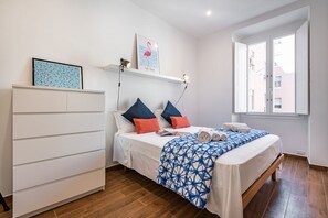 1 dormitorio, tabla de planchar con plancha, cuna de viaje y wifi