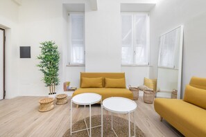 Unclassified image, 3 of 21, button