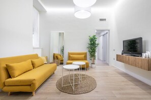 Unclassified image, 4 of 21, button