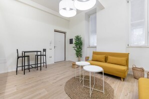 Unclassified image, 5 of 21, button