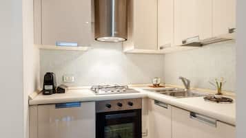 Frigorifero, forno, piano cottura, lavastoviglie