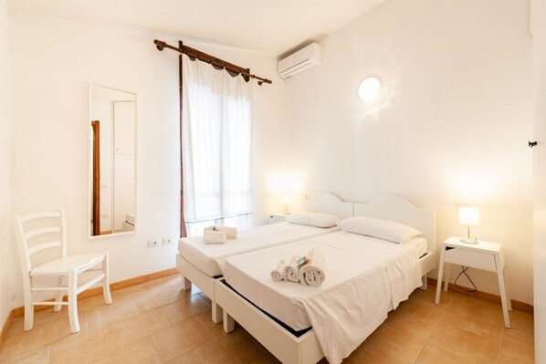 2 bedrooms, iron/ironing board, travel cot, WiFi