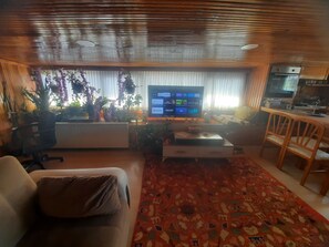 TV - Rooftop authentic close to metro (ÜMRANIYE)