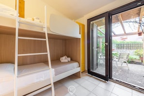 3 habitaciones, tabla de planchar con plancha, cuna de viaje y wifi 