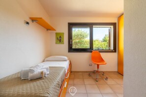 3 habitaciones, tabla de planchar con plancha, cuna de viaje y wifi 