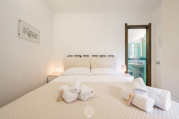 3 bedrooms, iron/ironing board, travel cot, WiFi