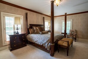 6 bedrooms, desk, iron/ironing board, free WiFi