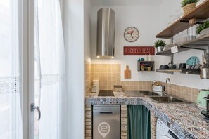 Kühlschrank, Ofen, Herdplatte, Geschirrspüler