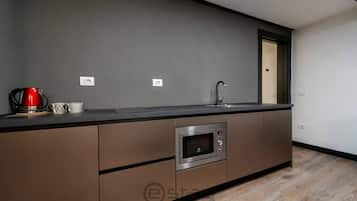 KĂŒhlschrank, Mikrowelle, Herdplatte, GeschirrspĂŒler