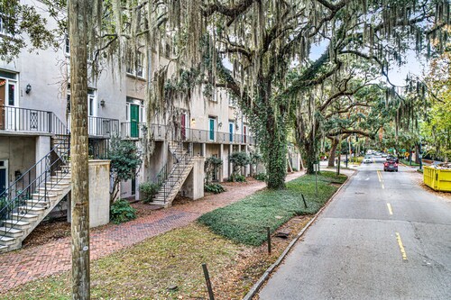 Charming Apartment Steps to Forsyth Park w/ Private Parking By Lucky Savannah
