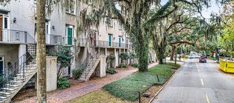 Charming Apartment Steps to Forsyth Park w/ Private Parking By Lucky Savannah