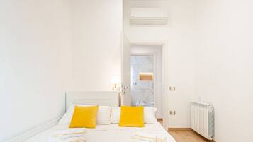 3 habitaciones, tabla de planchar con plancha, wifi y ropa de cama