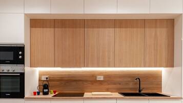 Refrigerador, microondas, horno, placa de cocina