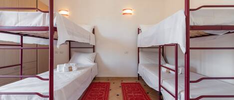 2 bedrooms, travel crib, bed sheets