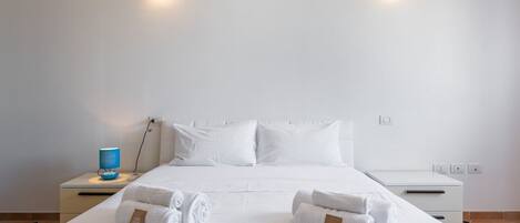 2 chambres, lit de bébé portatif, literie fournie