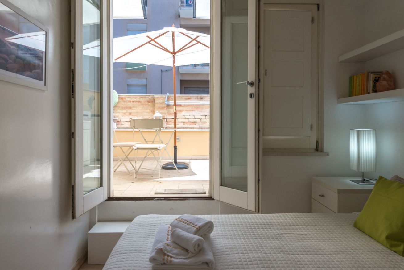 1 Schlafzimmer, Schreibtisch, Bügeleisen/Bügelbrett, Reisekinderbett