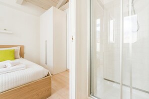 1 bedroom, desk, iron/ironing board, travel crib - A Gem in the City - Cagliari Centre (Cagliari)