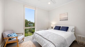 4 bedrooms, WiFi, bed sheets