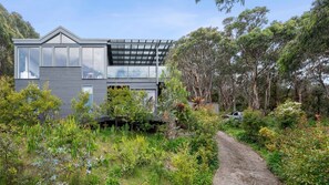 Unclassified image, 2 of 14, button