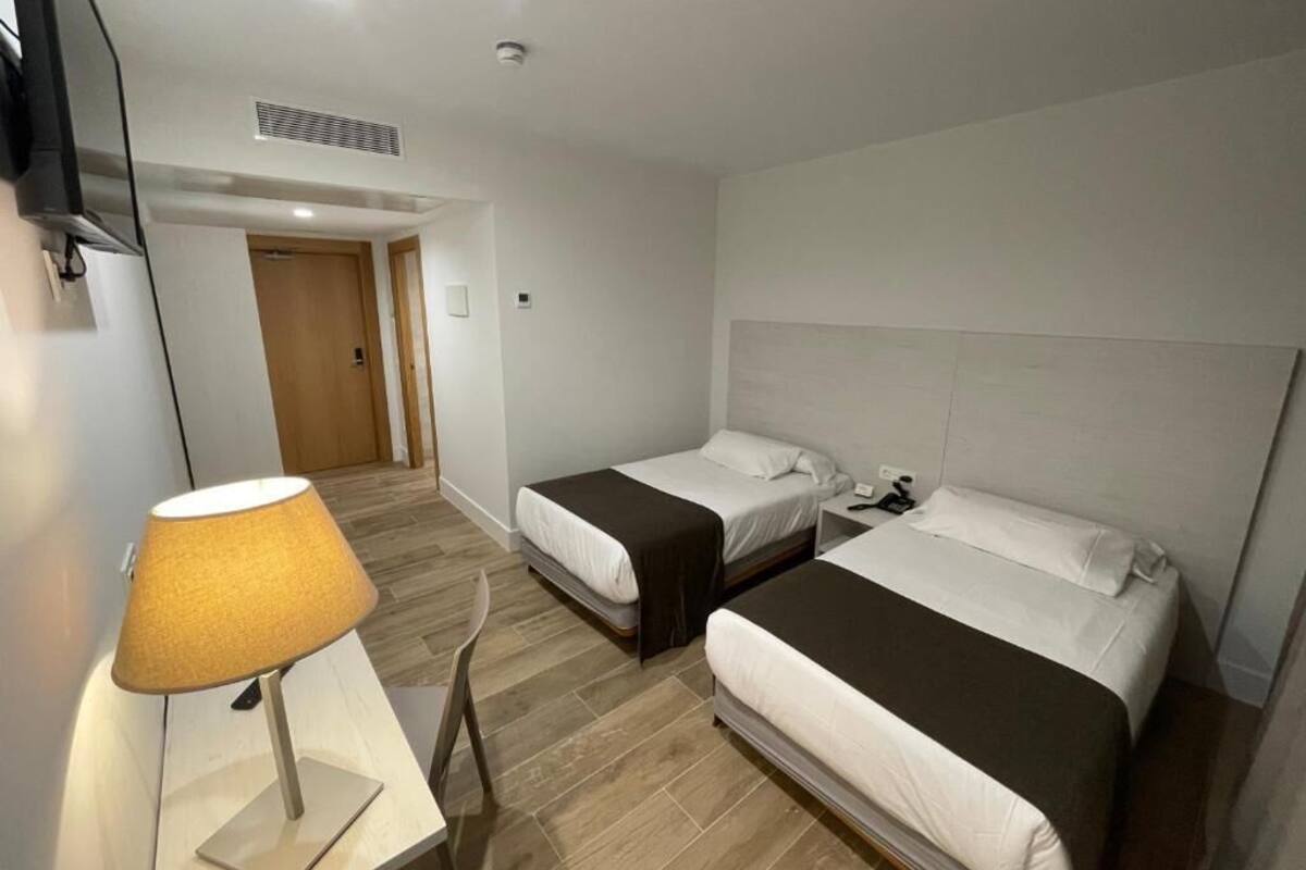 Basic Double Room | WiFi (free), bed sheets