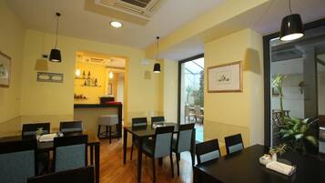 Free daily buffet breakfast