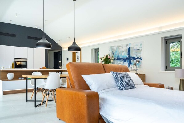 3 bedrooms, desk, iron/ironing board, travel cot