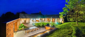 NEW - Luxury Country Living for Family & Friends