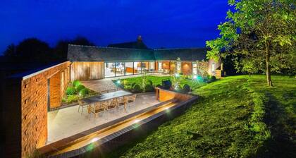 NEW - Luxury Country Living for Family & Friends