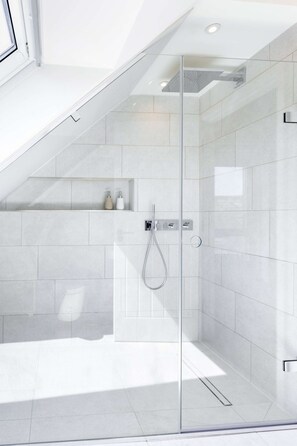 Bathtub, hair dryer, towels