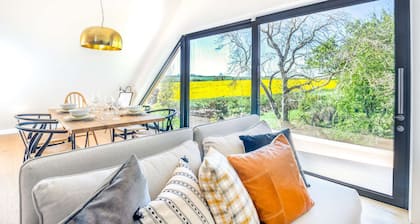 NEW Luxury Countryside Retreat for Family and Friends