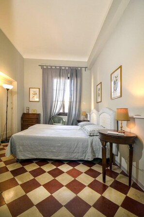 In-room safe, desk, laptop workspace, soundproofing