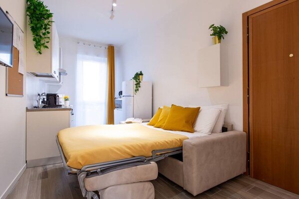 2 bedrooms, iron/ironing board, WiFi, bed sheets