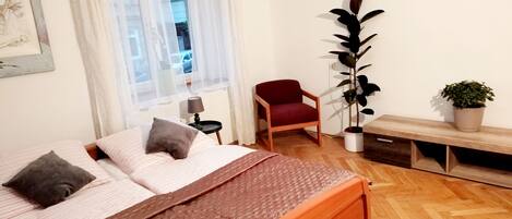 2 bedrooms, iron/ironing board, free WiFi, bed sheets