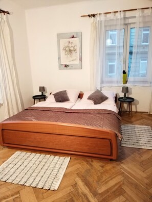 2 chambres, fer et planche à repasser, Wi-Fi gratuit, draps fournis