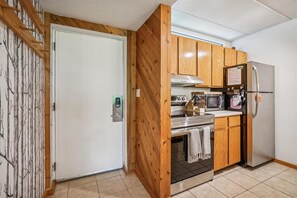Condo, 1 Queen Bed with Sofa bed (Pinnacle E17) | Private kitchen - Pinnacle E17 (Killington)