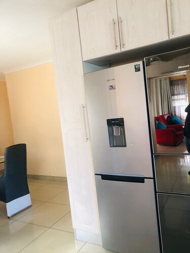 Cheerful 3 bedroom with lovely view.