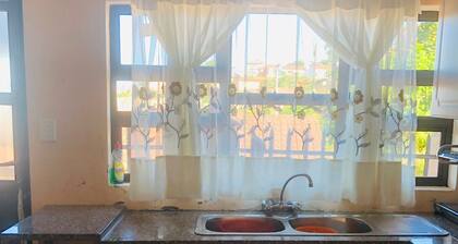 Cheerful 3 bedroom with lovely view.