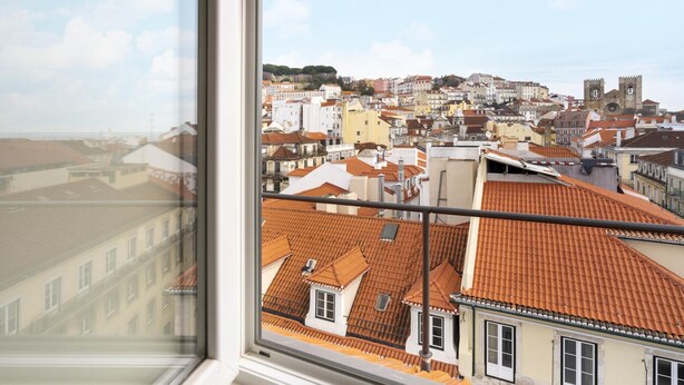 A cityscape with a view of buildings and a tower. - Velvet Dream SJ in Lisboa Ciudad (Lisbon)