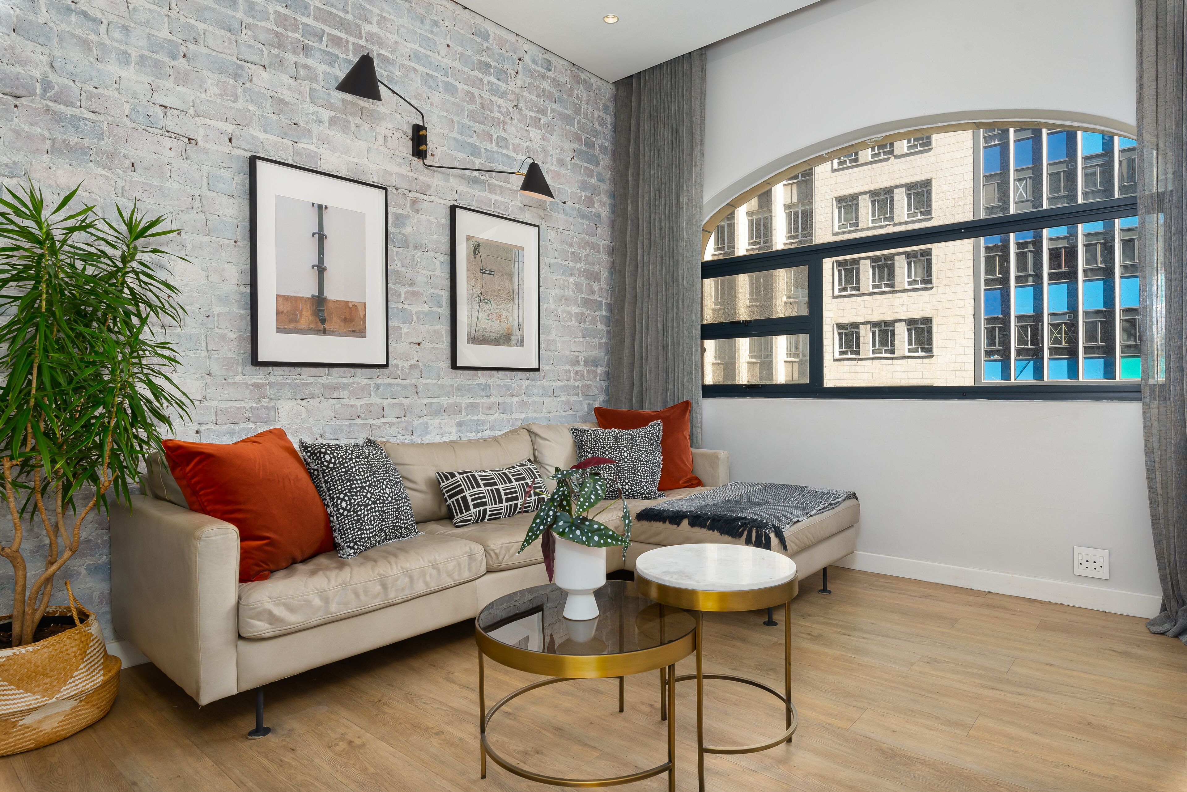 Grand-Apartment | Wohnbereich | 32-Zoll-Flachbildfernseher mit Kabelempfang, Fernseher, Netflix